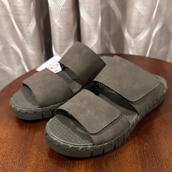 MUK LUKS Woman’s Flexi Sandals w/ Soft Cushion- Size: 6 - Picture 6 of 10